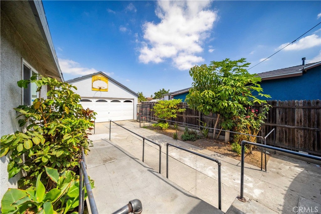 4125 Lennox