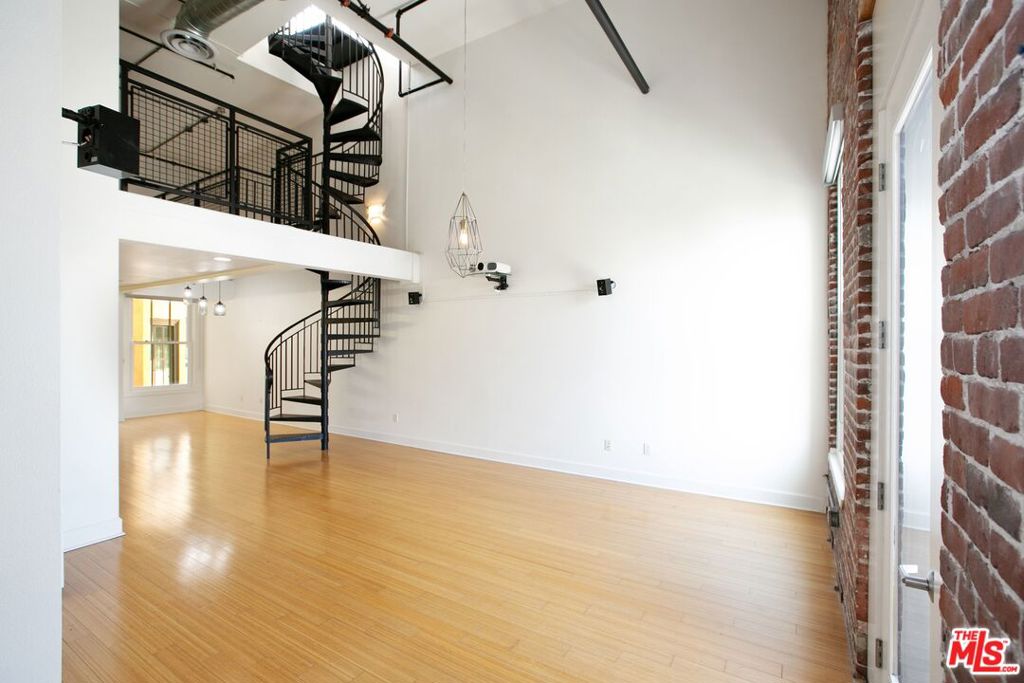 253 S Broadway 507