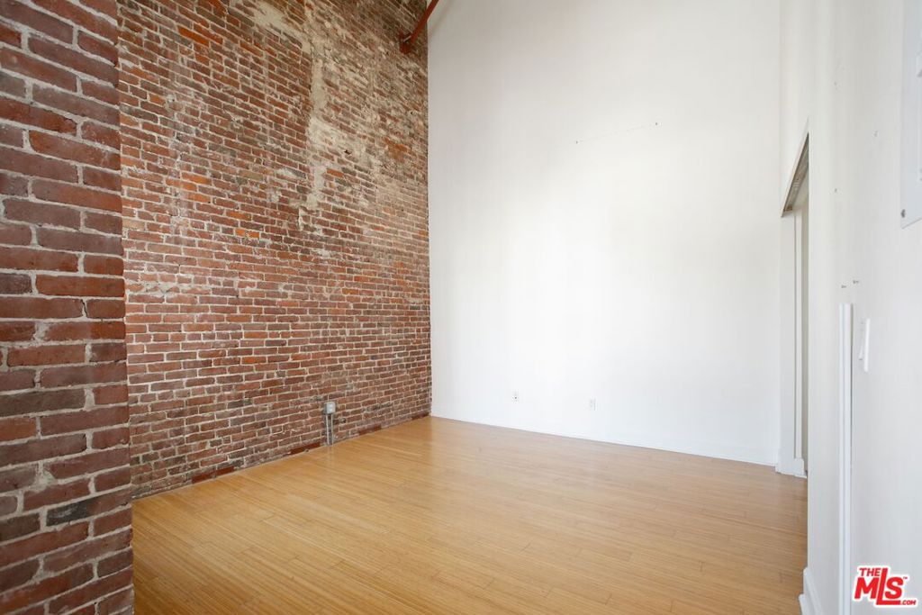 253 S Broadway 507