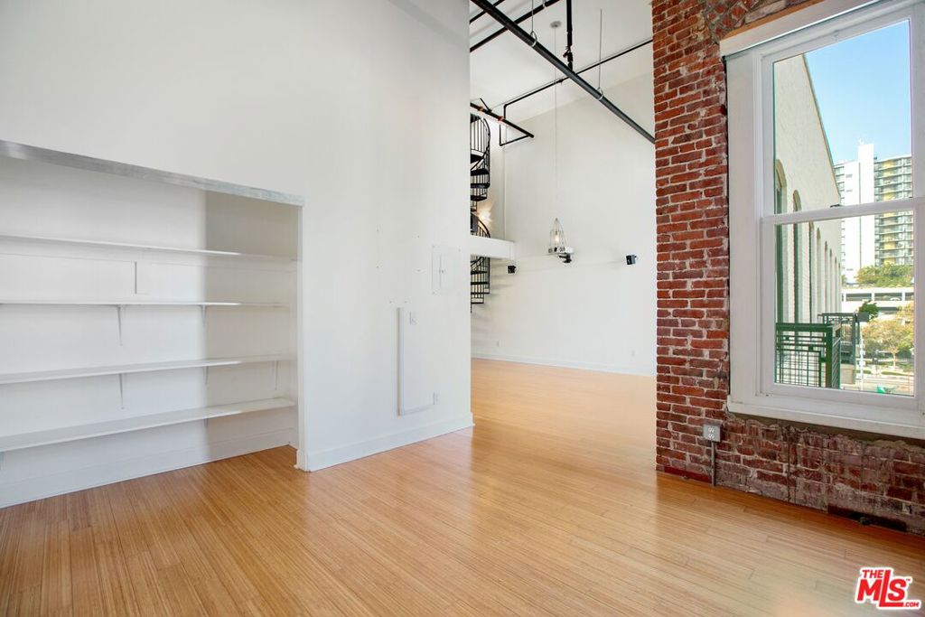 253 S Broadway 507