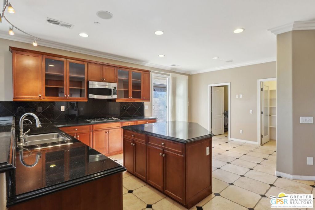Four Seasons - Residential