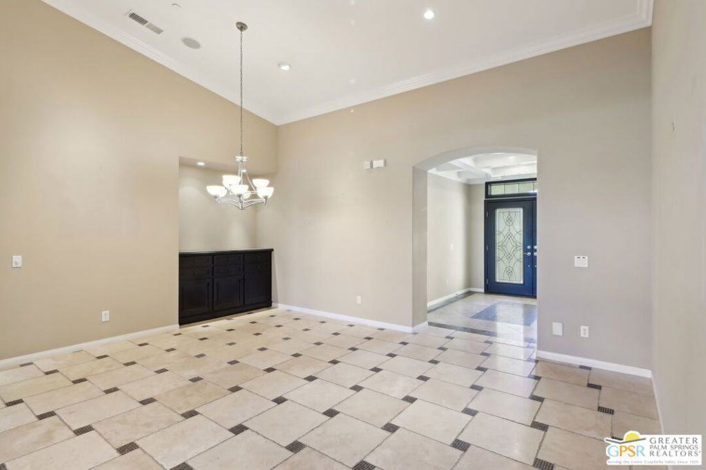 Four Seasons - Residential
