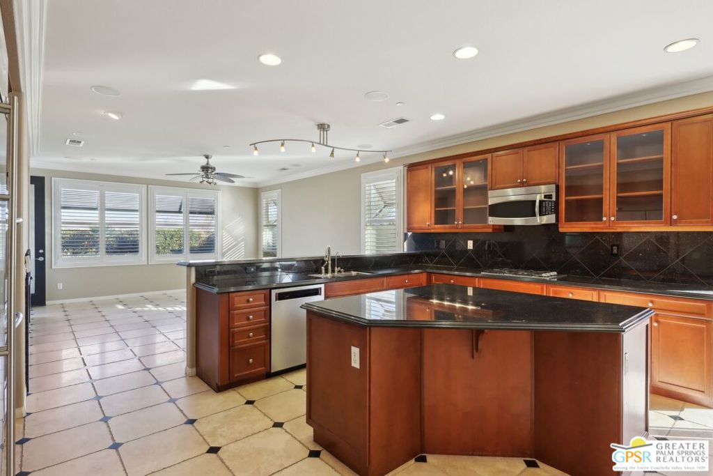 Four Seasons - Residential
