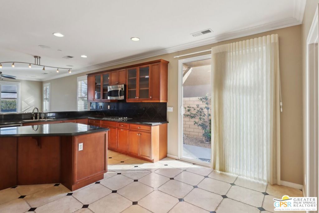 Four Seasons - Residential