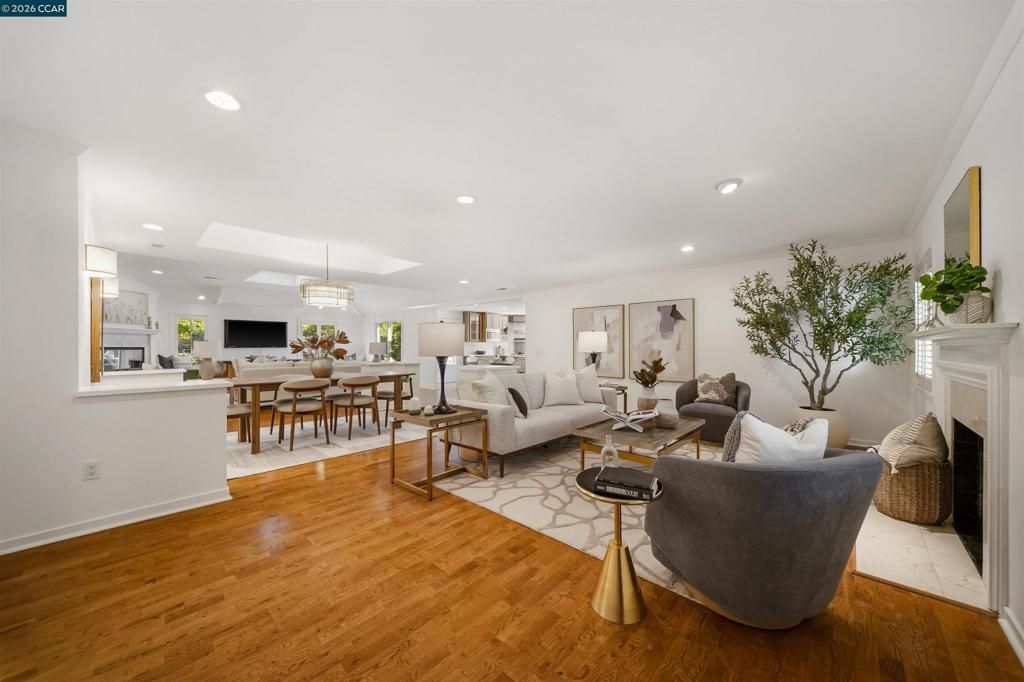 Photo of 522 Florence Dr Dr, Lafayette, CA 94549 (MLS # 41130616)