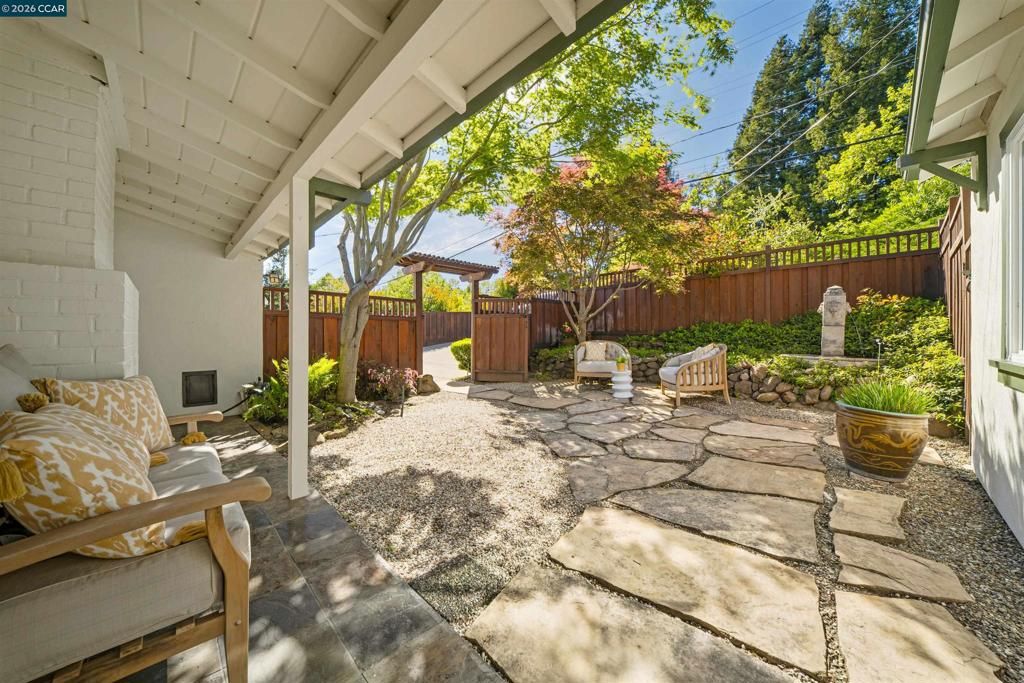 Photo of 522 Florence Dr Dr, Lafayette, CA 94549 (MLS # 41130616)