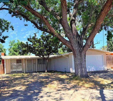 Photo of 1904 Solano Ct CT, Concord, CA 94520 (MLS # 41141463)
