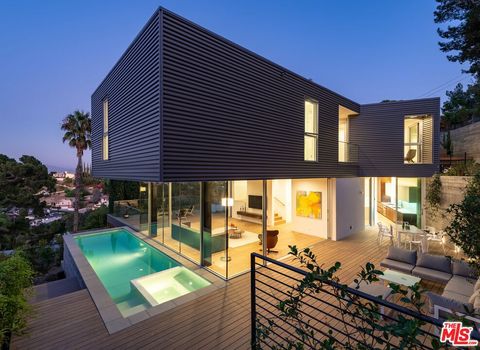 3925 Murietta Avenue Sherman Oaks CA 91423