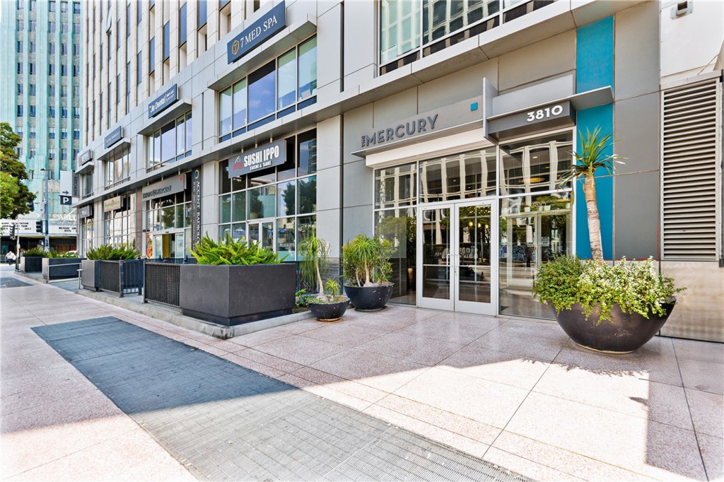 3810 Wilshire Boulevard 2002