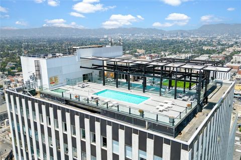 Photo of 3810 Wilshire Boulevard #2002, Los Angeles, CA 90010 (MLS # AR25182853)