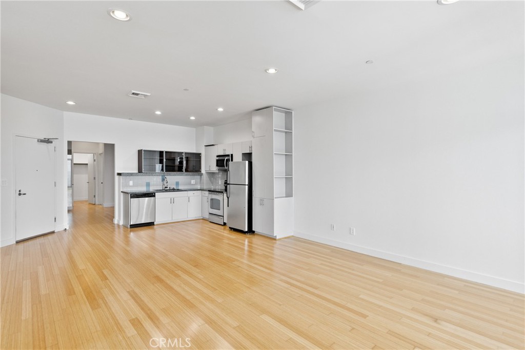 3810 Wilshire Boulevard 2002
