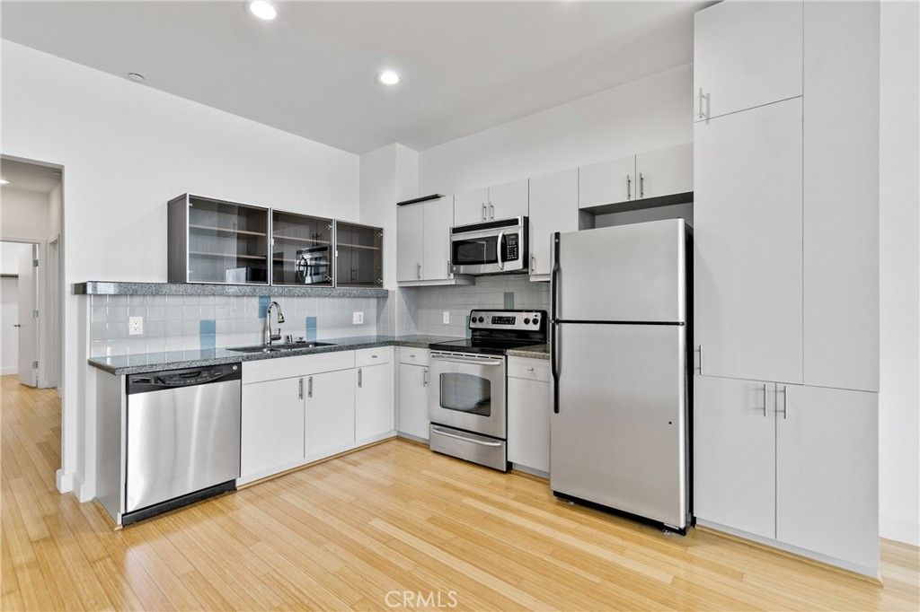 Photo of 3810 Wilshire Boulevard #2002, Los Angeles, CA 90010 (MLS # AR25182853)