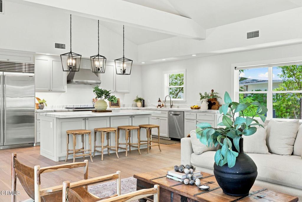 627 E Villanova
