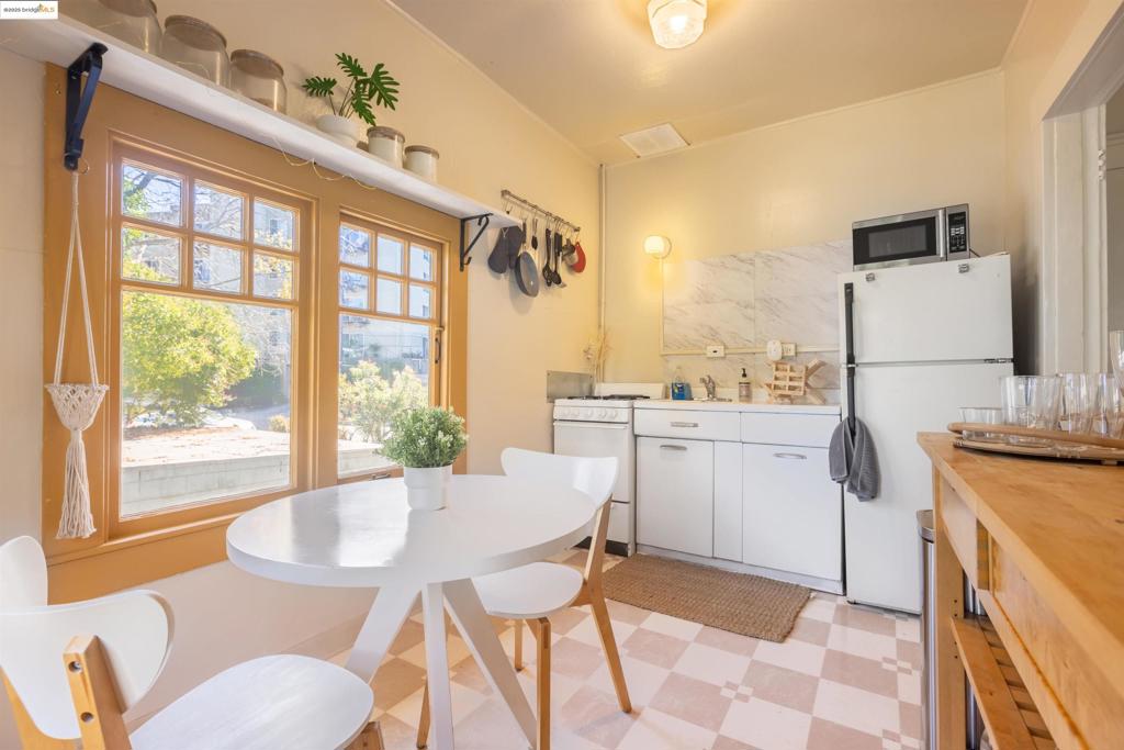 ADAMS POINT - Residential Income