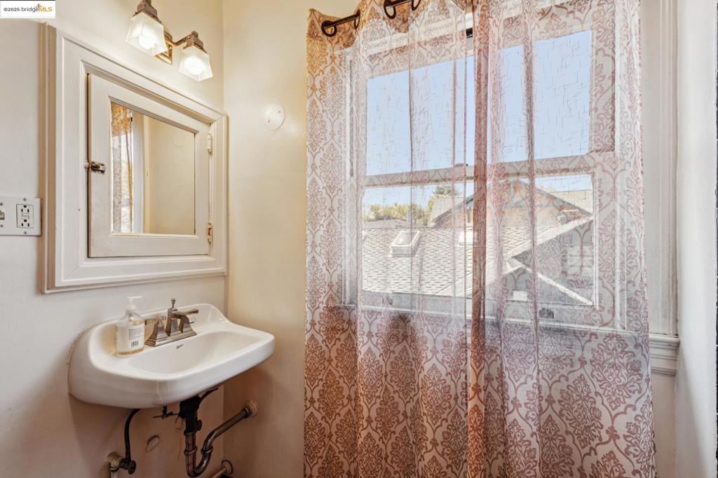 ELMWOOD - Residential Income
