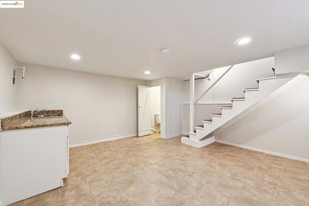 ELMWOOD - Residential Income