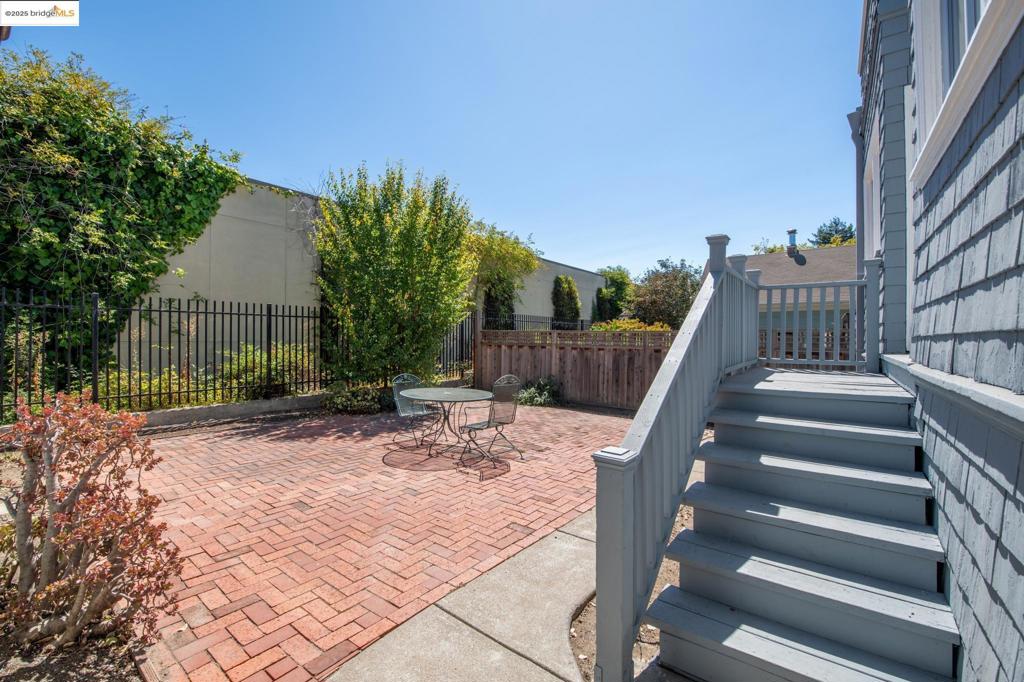 ELMWOOD - Residential Income