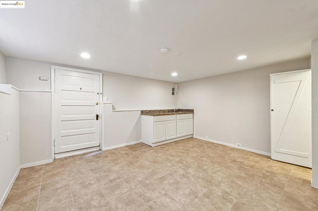 ELMWOOD - Residential Income