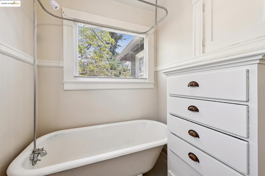 ELMWOOD - Residential Income