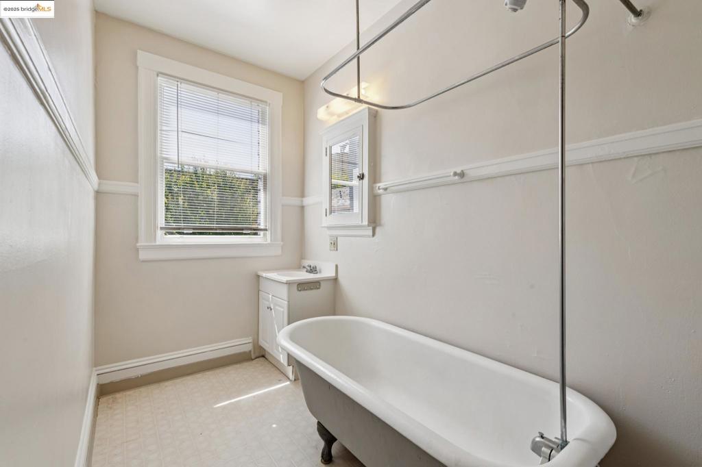 ELMWOOD - Residential Income