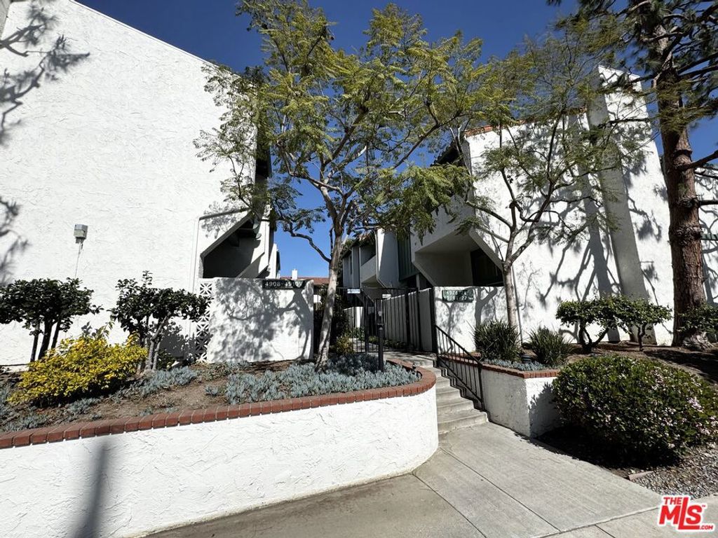 Photo of 4924 Mcconnell Avenue, Los Angeles, CA 90066 (MLS # 26665721)