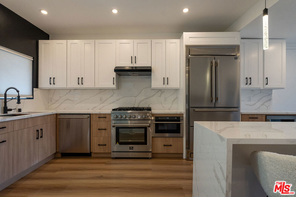 2500 Abbot Kinney Boulevard 11