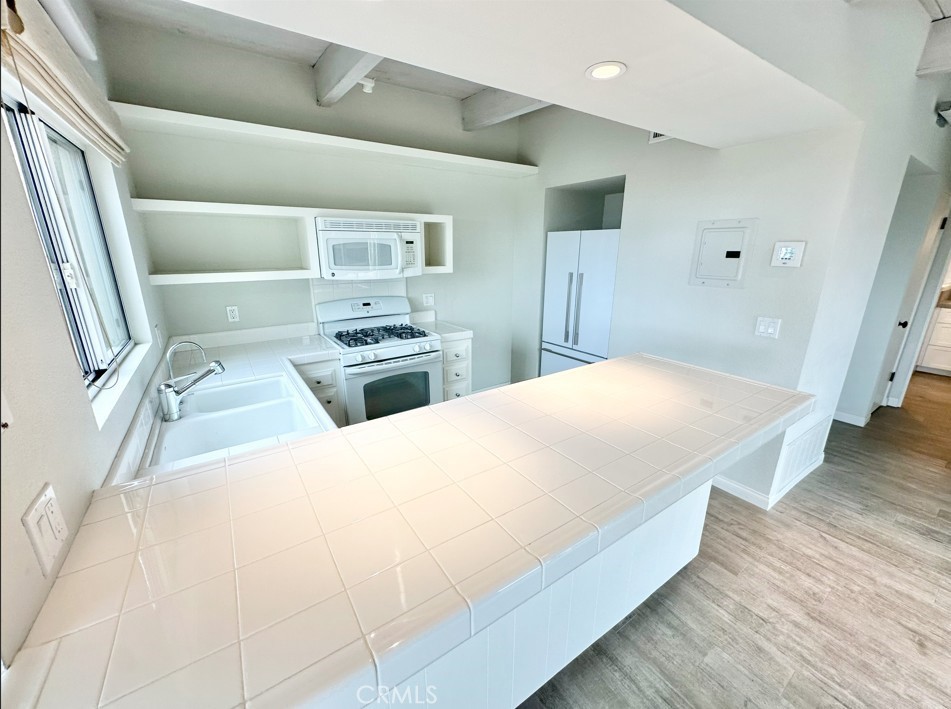 PET FRIENDLY Property! Sunning 1 Bedroom 1 Bath in Laguna Beach!
This beautiful second floor unit has two private balconies, one of with ocean views! Quaint bedroom has access to the balcony and large mirrored closet, attached to a lovely, clean bathroom with washer and dryer. Harwood flooring throughout. Spacious living room with plenty of natural lighting. Kitchen includes large double door refrigerator with double doors and pull out freezer. Pets okay upon approval.