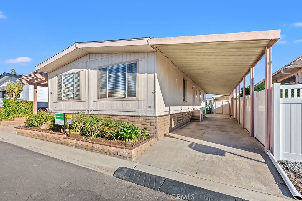 5200 Irvine Boulevard 124