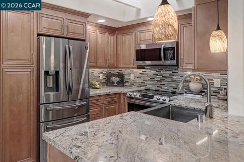 Photo of 1100 Oakmont Dr #3, Walnut Creek, CA 94595 (MLS # 41122243)