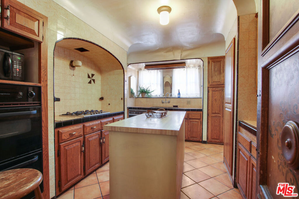 1248 W 82nd Street