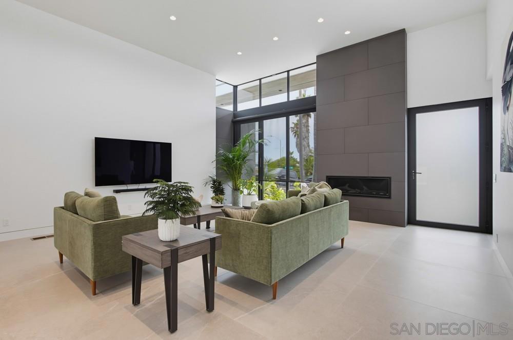 5065 67 Los Robles Dr.