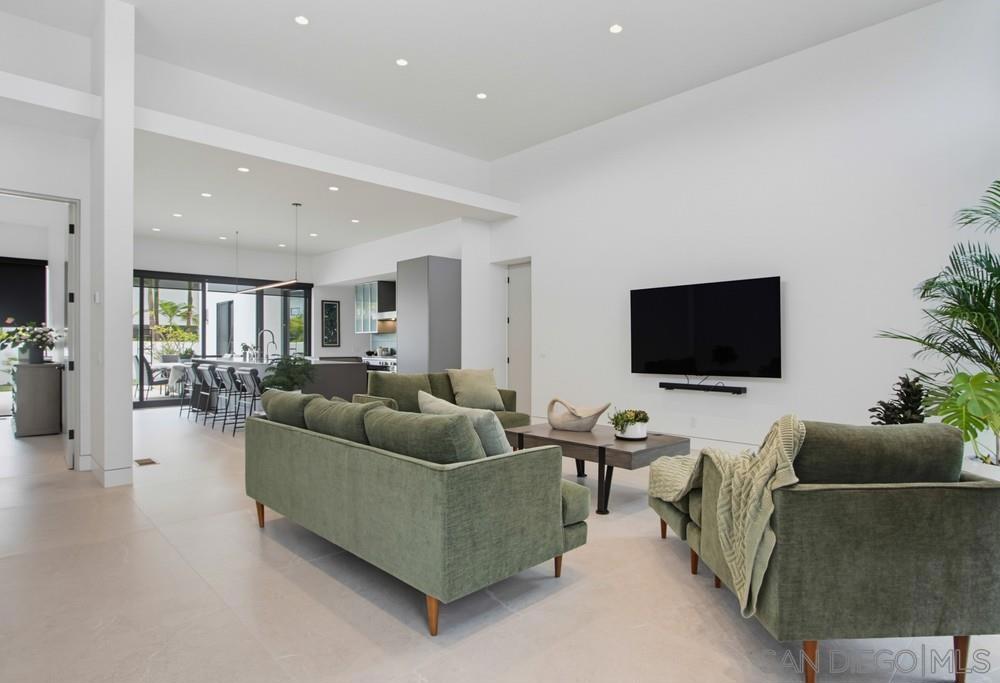 5065 67 Los Robles Dr.