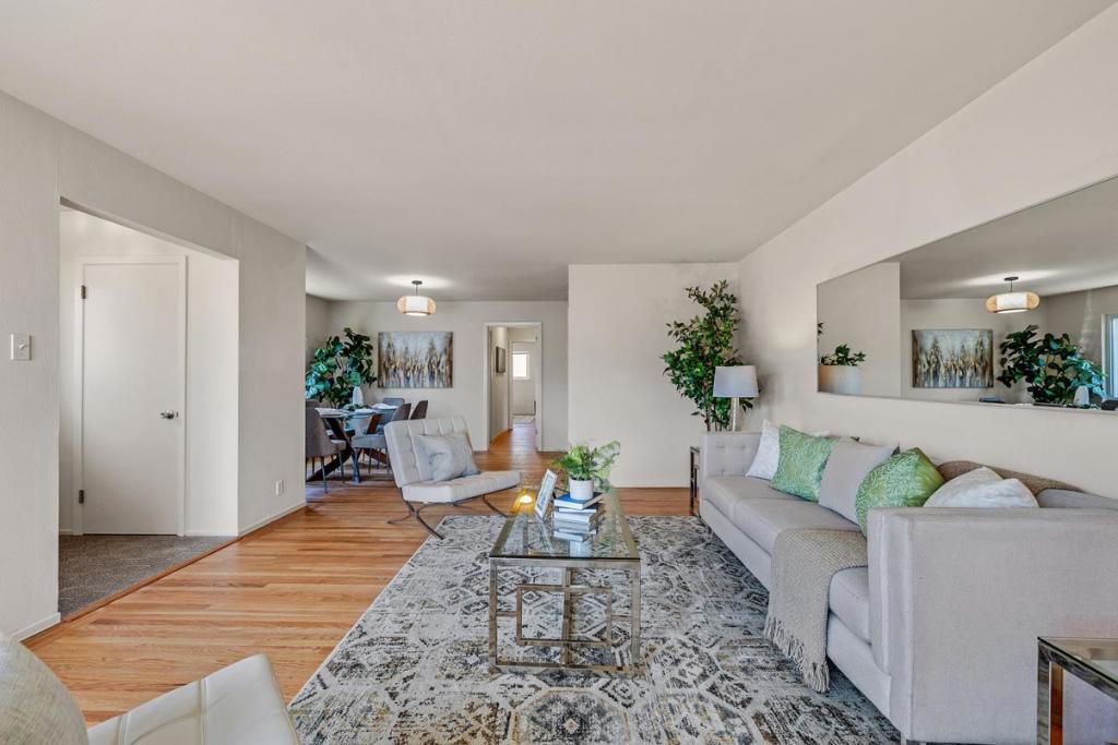 2480 Lexington Way