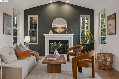 Photo of 2358 Coral Sea St St, Alameda, CA 94501 (MLS # 41128675)