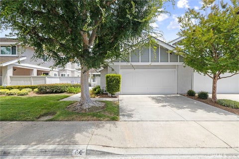 Photo of 14 Aldergrove #29, Irvine, CA 92604 (MLS # OC26151275)