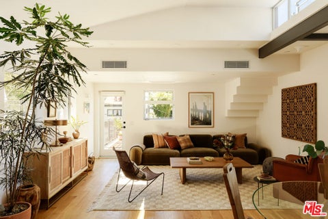 Photo of 8866 Wonderland Avenue, Los Angeles, CA 90046 (MLS # 26102605)
