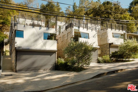 Photo of 8866 Wonderland Avenue, Los Angeles, CA 90046 (MLS # 26102605)