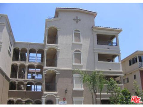 Photo of 432 S WILLAMAN Drive #202, Los Angeles, CA 90048 (MLS # 26636573)