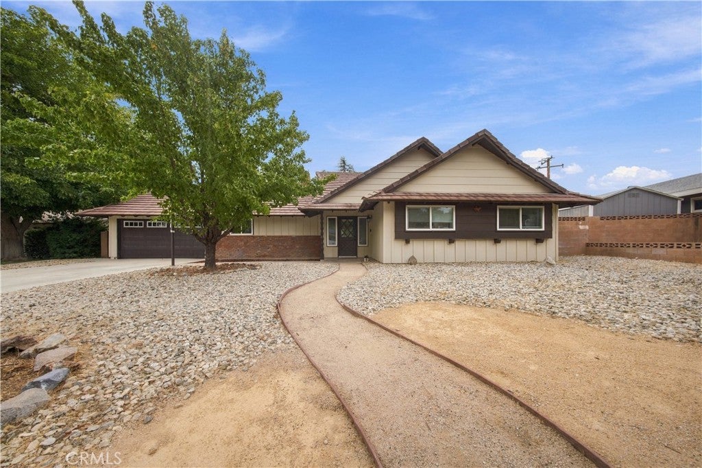 Photo of 43818 Halcom AVE, Lancaster, CA 93536 (MLS # SR26207061)