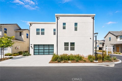 Photo of 27014 Goldfields Court, Valencia, CA 91381 (MLS # SR26176330)