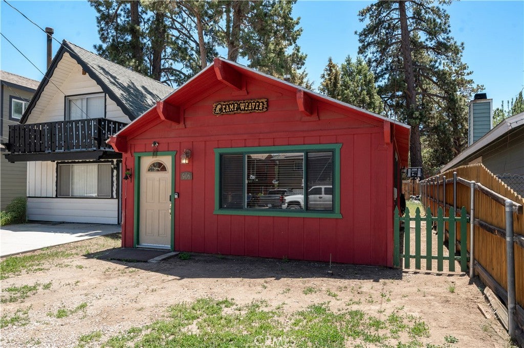906 W Country Club Boulevard