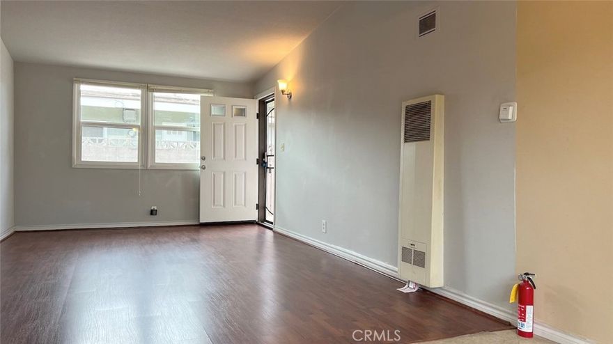 Clean 2 bedroom 1 bathroom unit available for move-in by Nov.1st, 2025

Newer floor, newer paint, newer cabinet and granite countertops, newer remodeled bathroom, Big closet in bedroom, Every room have 2 windows and through the wall A/C unit; Very large private backyard perfect for your outdoor relaxing. Great location close to Upland old town, outside fence is the Pacific Electric Trail, Easy access to I-10, CA-210 freeway. Washer and dryer hooks up in the kitchen, 2 car parking space included in rent.

Showing starts by Nov.1st 8am to 6pm, no need appointment, Go direct and call when you are at the front door.