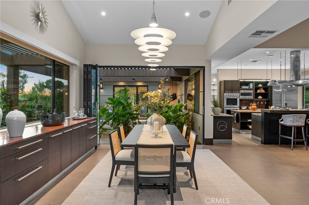1 Crestwind Drive