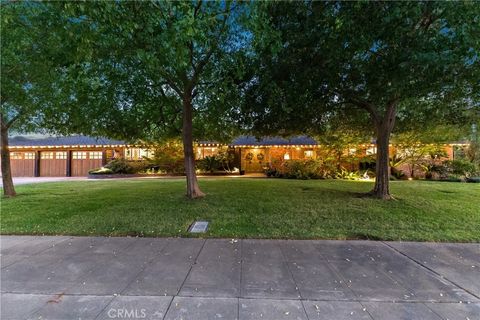 Photo of 130 E Terrace Avenue, Fresno, CA 93704 (MLS # FR25224164) Photo of 130 E Terrace Avenue, Fresno, CA 93704 (MLS # FR25224164)