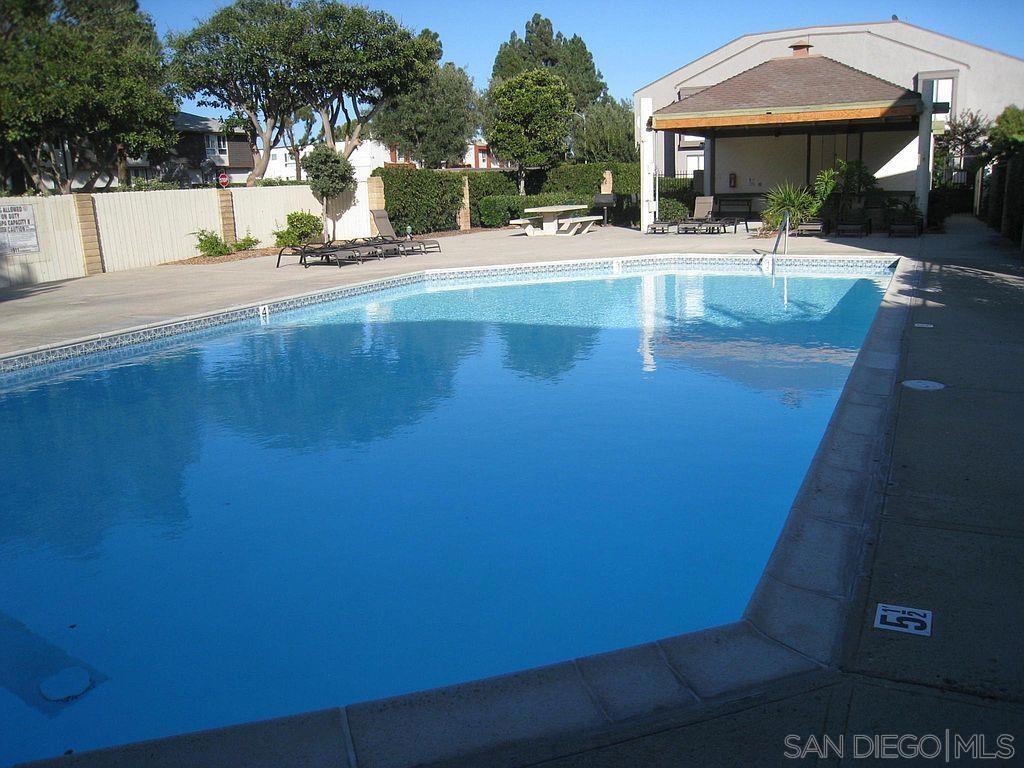 9109 Village Glen 268