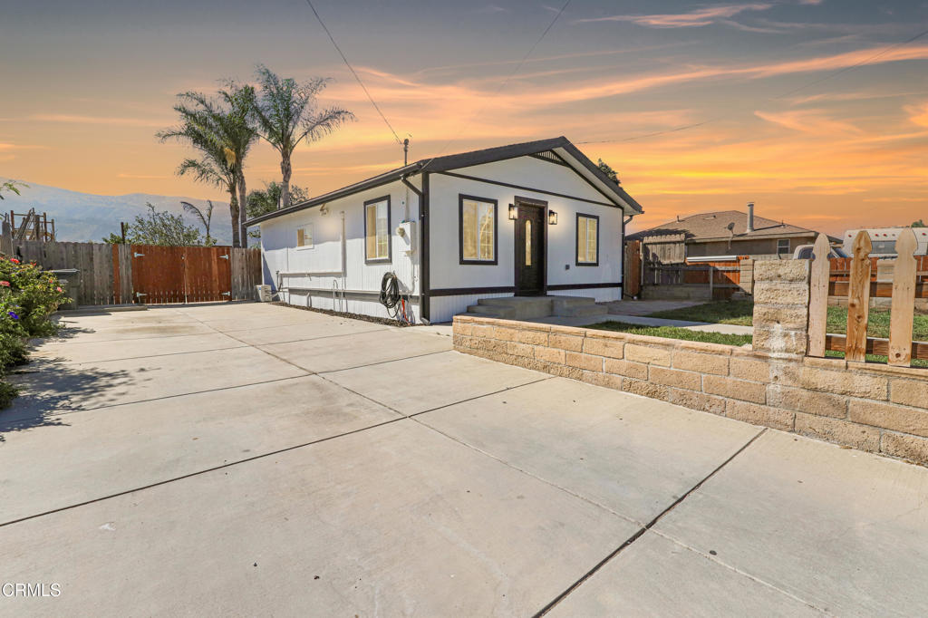 Don't miss this beautifully remodeled 3-bedroom, 1-bath home offering incredible value. Featuring a brand-new kitchen with modern finishes, updated bathrooms, new flooring, fresh paint, and a new mini-split HVAC system, this home is truly move-in ready. A new tankless water heater adds efficiency and convenience for today's lifestyle.With its extensive upgrades and unbeatable price, this is the best opportunity to own a fully updated single family home in Santa Paula. Perfect for first-time buyers, downsizers, or anyone looking for a stylish, affordable place to call home.