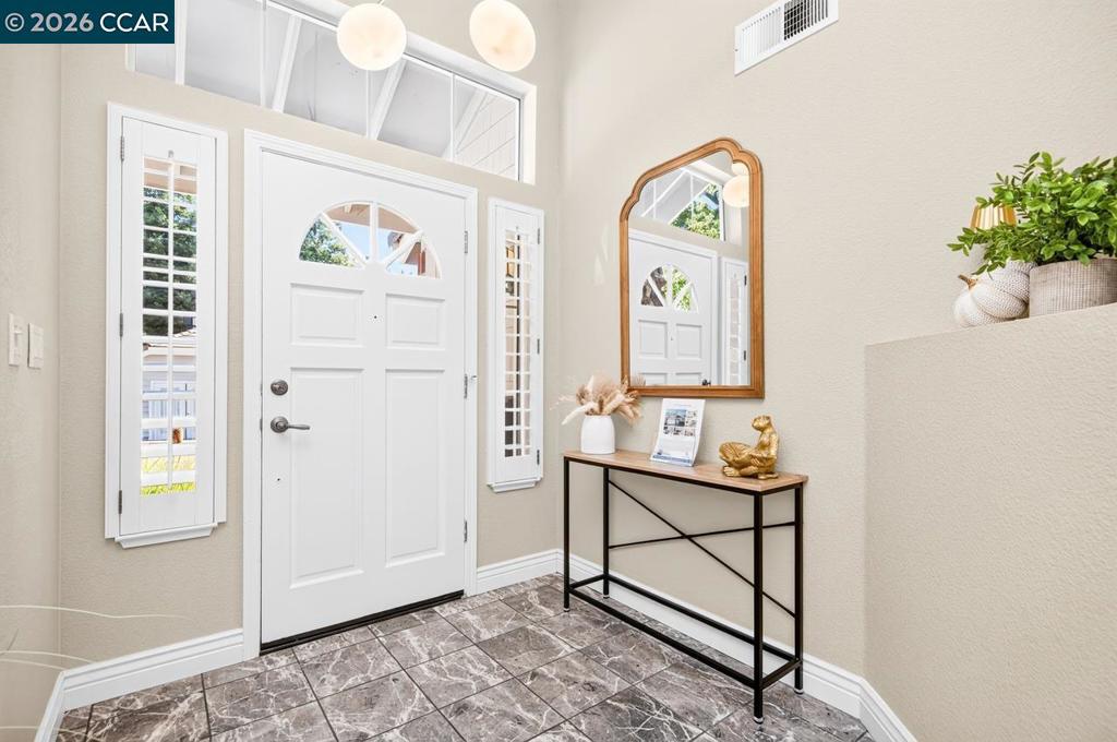 202 Promenade Ln