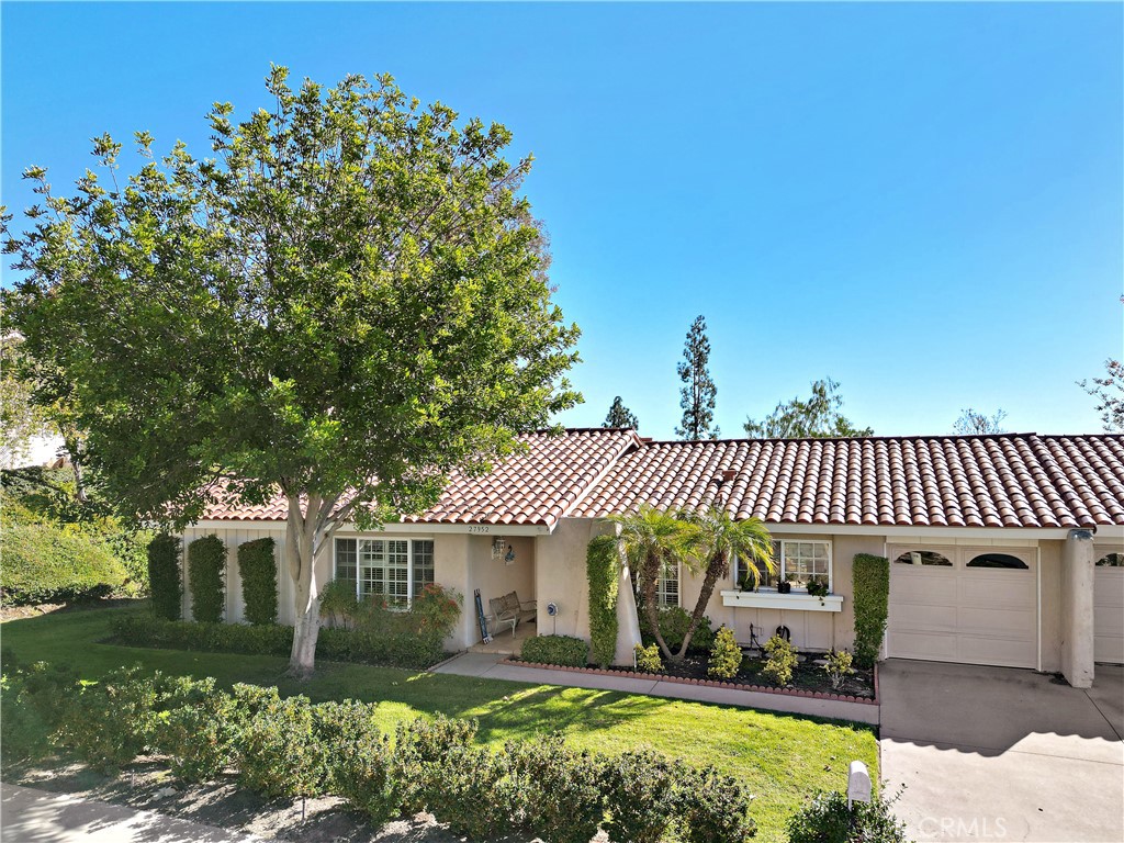27952 CALLE CASAL