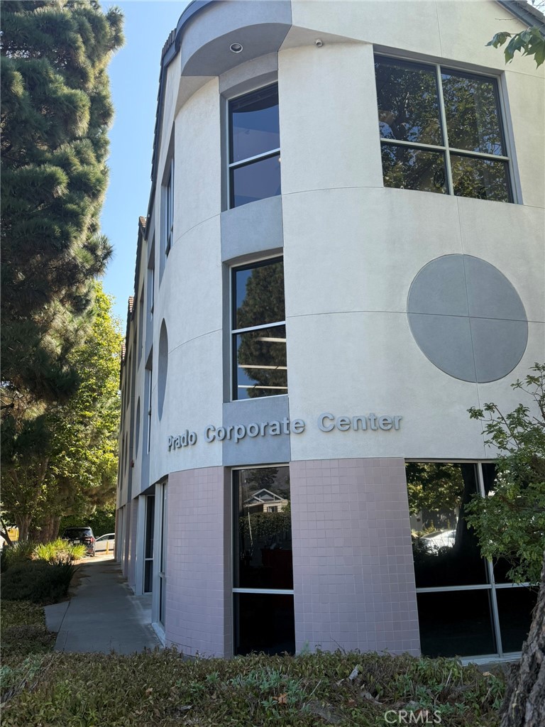 Suite E
A two-office layout, great for sales or a therapist. Willing to do a 1-year lease. Light and airy rooms with a view.