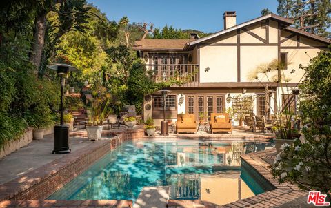 Photo of 9415 Cherokee Lane, Beverly Hills, CA 90210 (MLS # 26648277)